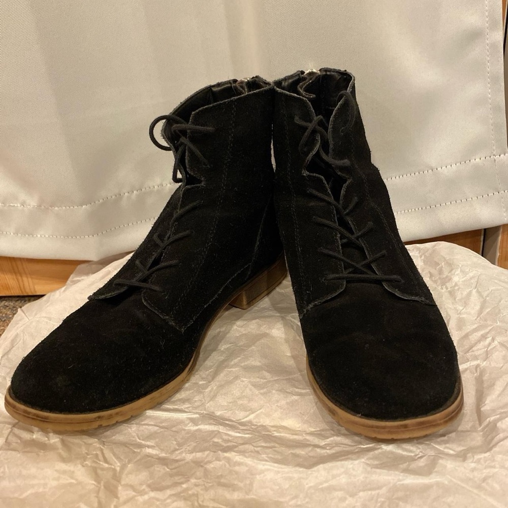 Size 7 Steve Madden suede leather booties